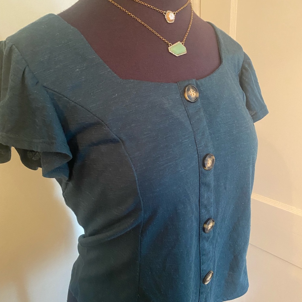 Maurices Ruffle Sleeve Blouse with Tortoise Shell Buttons 🌟